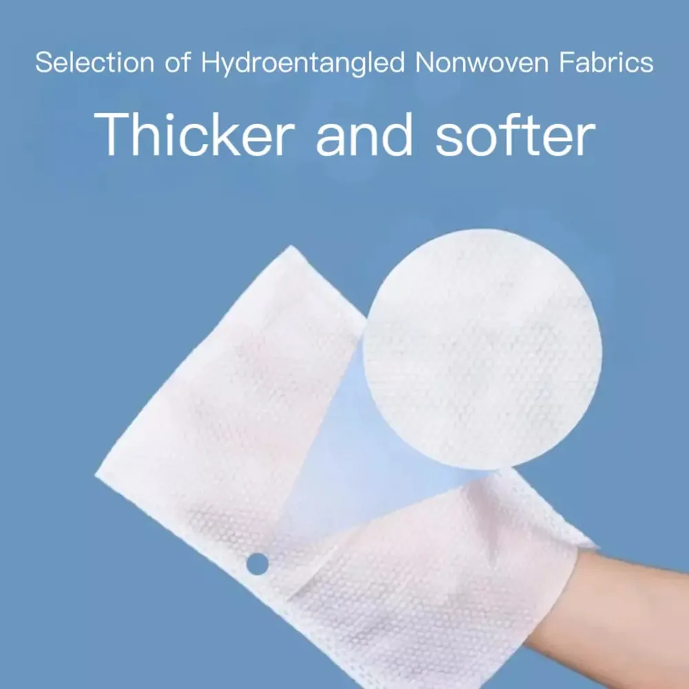 Les soins silencieux des lingettes des gants