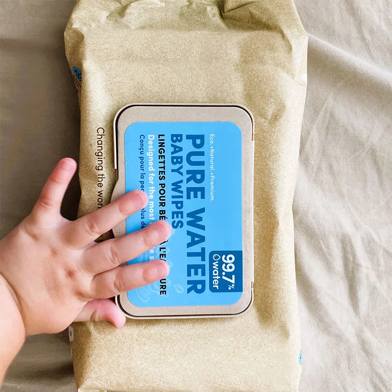 Lingettes pour bébé à base d'eau