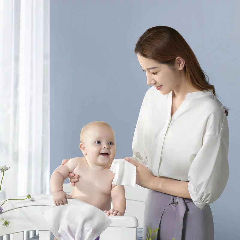 Lingettes humides pour les bébés